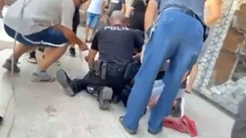 Annesini rehin alan ve bacağından vurulan adam hayatını kaybetti Annesini rehin alan ve bacağından vurulan adam hayatını kaybetti