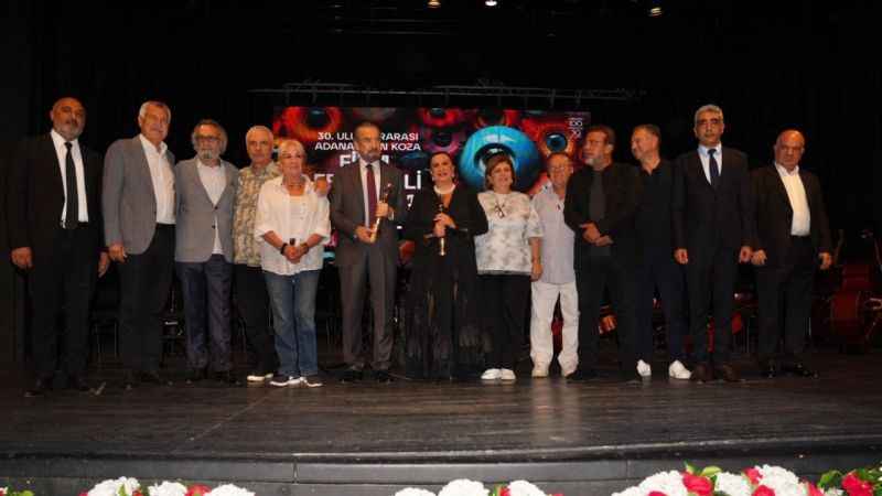 Altın Koza'da Perran Kutman ve Cihan Ünal'a onur ödülü Altın Koza'da Perran Kutman ve Cihan Ünal'a onur ödülü