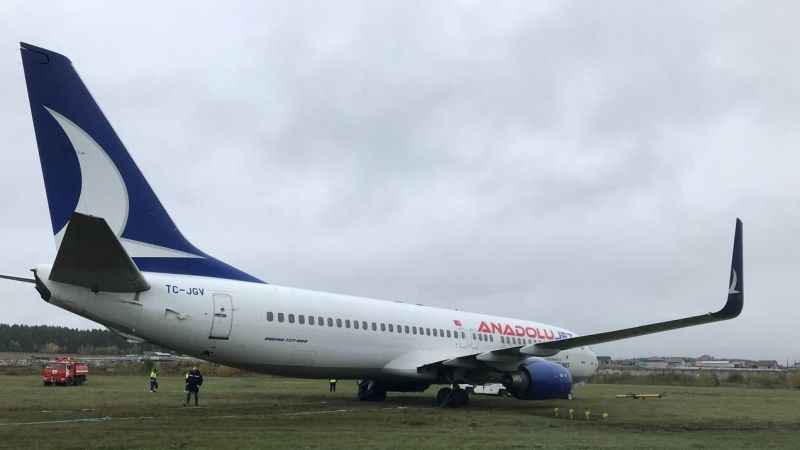 Anadolujet uçağı toprak zemine saplandı Anadolujet uçağı toprak zemine saplandı