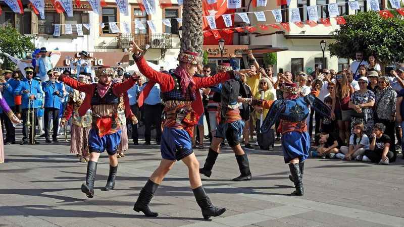 Çeşme Festivali'nden renkli görüntüler Çeşme Festivali'nden renkli görüntüler