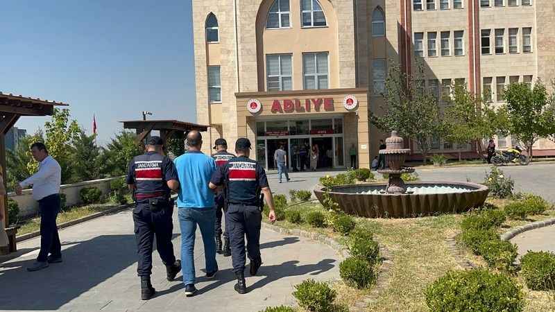 FETÖ'den aranan şüpheli tutuklandı FETÖ'den aranan şüpheli tutuklandı