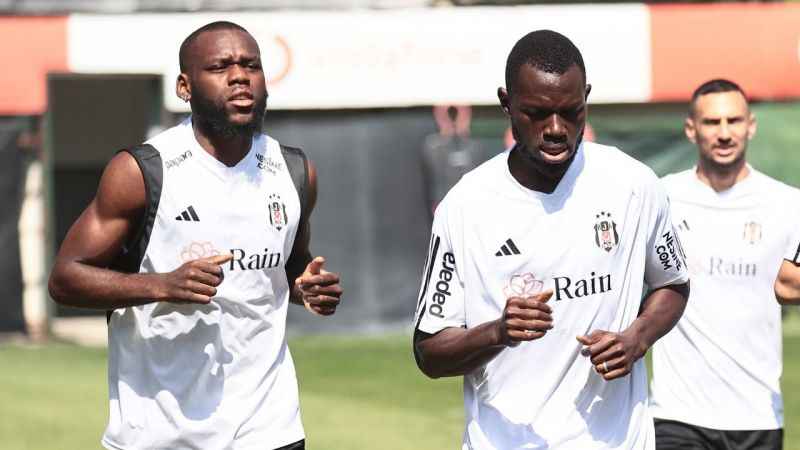 Beşiktaş'ta Aboubakar takımdan ayrı düz koşu yaptı Beşiktaş'ta Aboubakar takımdan ayrı düz koşu yaptı