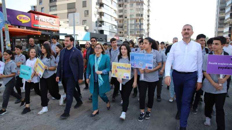 Avrupa Hareketlilik Haftasının son gününde farkındalık yürüyüşü Avrupa Hareketlilik Haftasının son gününde farkındalık yürüyüşü