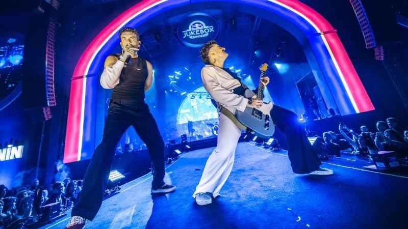 Red Bull Jukebox Sahnesi’nde ‘Dolu Kadehi Ters Tut’ müzikseverlerle buluştu
