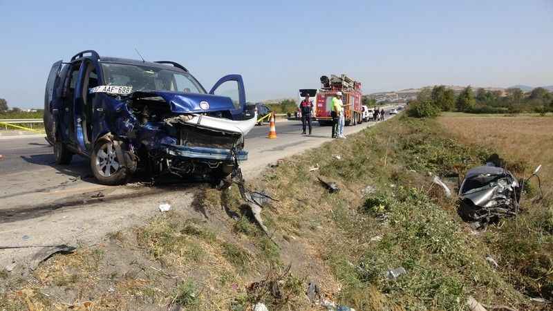 Çanakkale'deki kazada iki kişi hayatını kaybetti