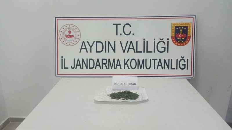 At arabasında uyuşturucu ele geçirildi At arabasında uyuşturucu ele geçirildi