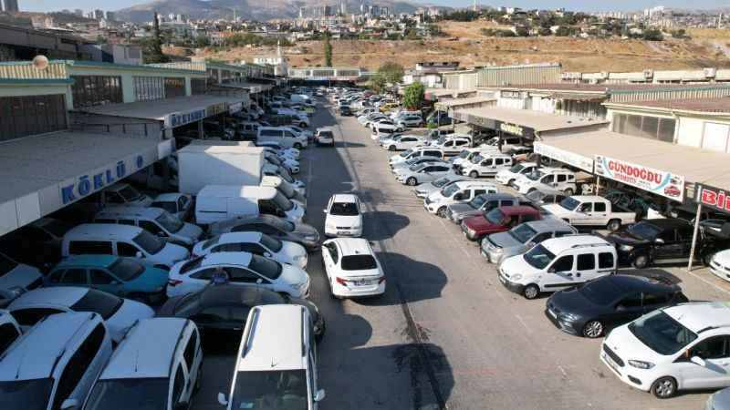Depremin merkezi Kahramanmaraş'ta ikinci el araç piyasası durgunlaştı Depremin merkezi Kahramanmaraş'ta ikinci el araç piyasası durgunlaştı
