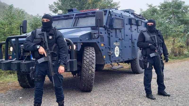 Kosova’da polis ile Sırp grup arasındaki çatışma devam ediyor Kosova’da polis ile Sırp grup arasındaki çatışma devam ediyor