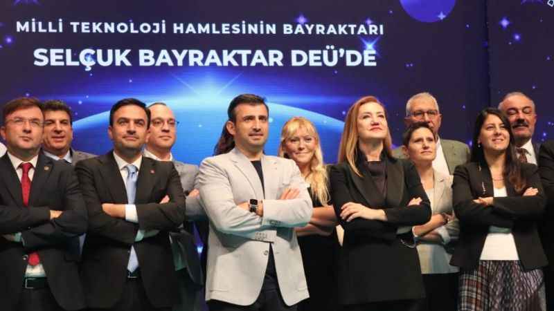 Selçuk Bayraktar TEKNOFEST öncesi DEÜ öğencileriyle buluştu