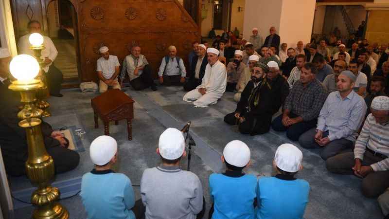 Kastamonu Belediyesi’nden vatandaşlara ‘kandil simidi’ ikramı