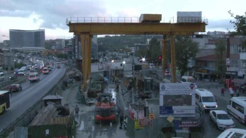 4 yıldır bitmeyen metro vatandaşları çileden çıkardı 4 yıldır bitmeyen metro vatandaşları çileden çıkardı