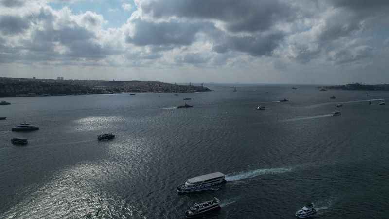 Preveze Deniz Zaferi’nin 485’inci yıldönümünde 15 savaş gemisi Boğaz'dan geçti Preveze Deniz Zaferi’nin 485’inci yıldönümünde 15 savaş gemisi Boğaz'dan geçti