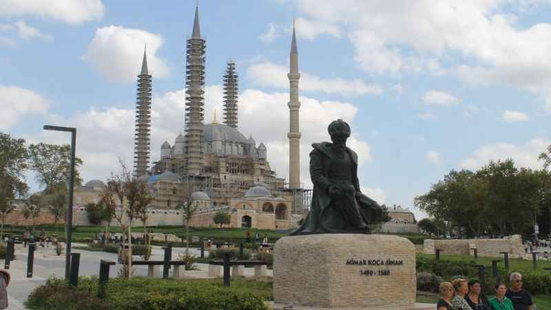 Selimiye’nin minarelerindeki çiniler monte ediliyor Selimiye’nin minarelerindeki çiniler monte ediliyor