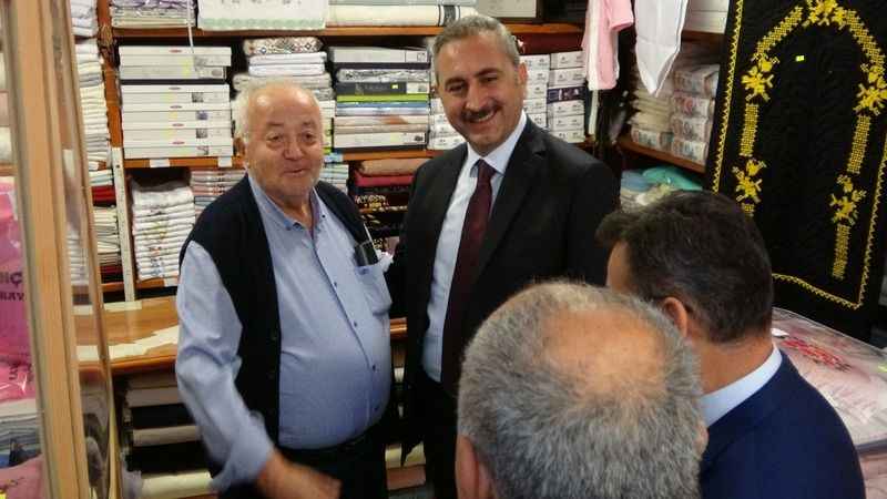 Eski Adalet Bakanı Gül, Bartın'da esnafı ziyaret etti Eski Adalet Bakanı Gül, Bartın'da esnafı ziyaret etti