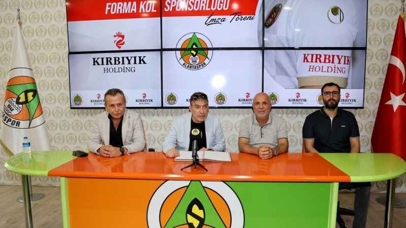 Alanyaspor'un forma kol sponsoru Kırbıyık Holding oldu