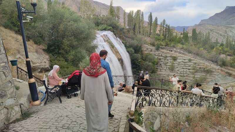 Tortum Şelalesi sonbaharın büyüsüne kapıldı Tortum Şelalesi sonbaharın büyüsüne kapıldı
