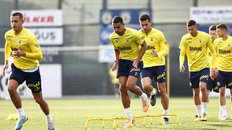 Fenerbahçe, Çaykur Rizespor maçı hazırlıklarını tamamlayarak kampa girdi Fenerbahçe, Çaykur Rizespor maçı hazırlıklarını tamamlayarak kampa girdi