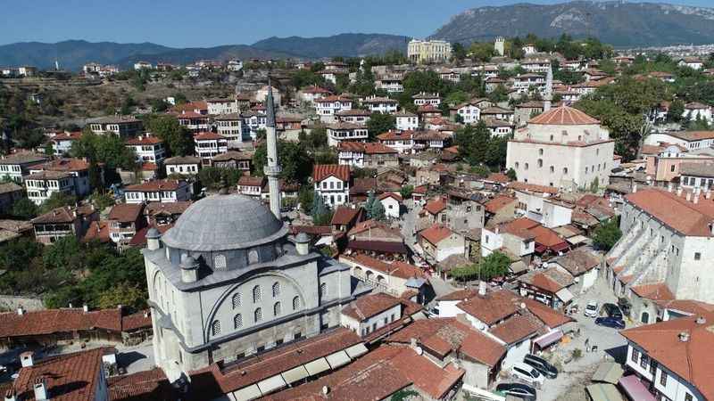 Ecdat yadigarı camiler hem yıllara meydan okuyor hem de turist ağırlıyor