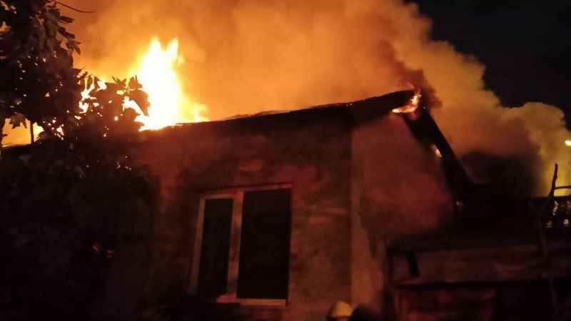 Tekirdağ'da tarihi bina alev alev yandı