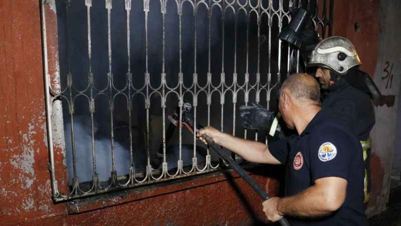 Adana’da kundaklanan müstakil ev kullanılamaz hale geldi