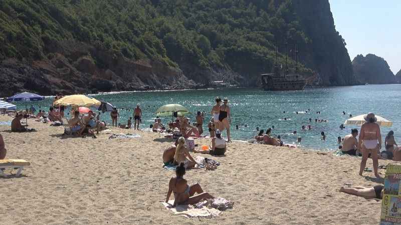 Alanya’da ekim ayında deniz keyfi sürüyor