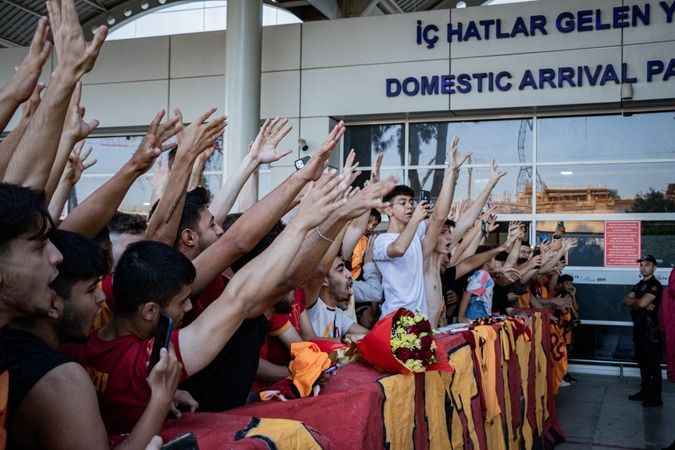 Galatasaray, Antalya’da coşkuyla karşılandı