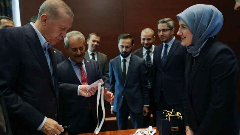 Cumhurbaşkanı Erdoğan, delege kartını aldı