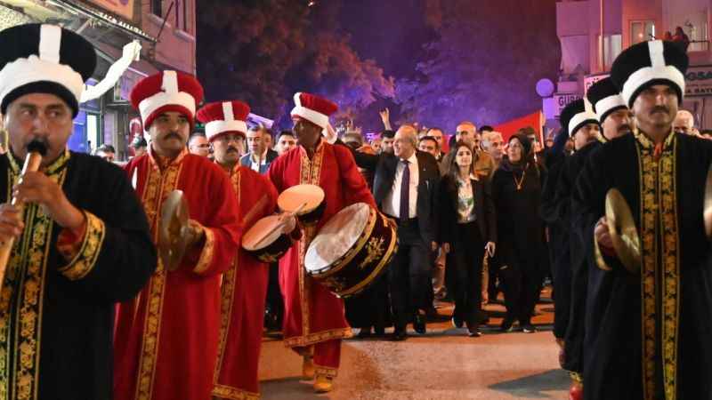 Gaziantep’in ikinci büyük festivali Ali Kınık ile başladı Gaziantep’in ikinci büyük festivali Ali Kınık ile başladı