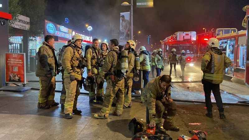 Şişli’de 9 katlı iş merkezinin bodrum katında korkutan yangın
