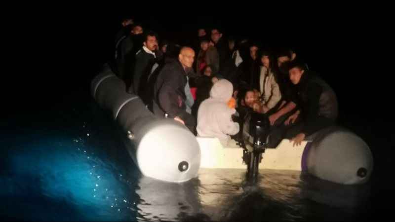 Ayvalık’ta 43 göçmen Sahil Güvenlik’ten kaçamadı