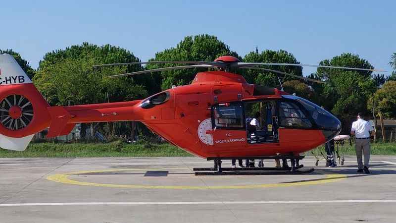 Kalp krizi geçiren yaşlı adamın yardımına ambulans helikopter yetişti