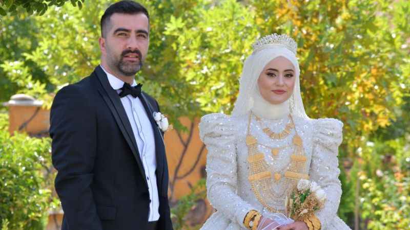 Yüzyıllık düğün geleneğinde gelin ve damada 4,5 milyon takı Yüzyıllık düğün geleneğinde gelin ve damada 4,5 milyon takı