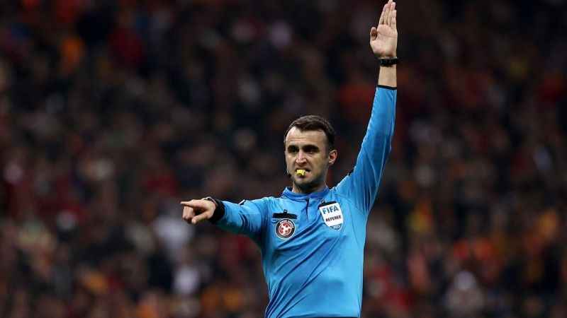 Süper Lig'de sahada Ümit Öztürk, VAR odasında Koray Gençerler Süper Lig'de sahada Ümit Öztürk, VAR odasında Koray Gençerler