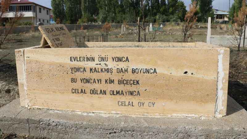 Dillerden düşmeyen türkünün hikayesi yürek burkuyor