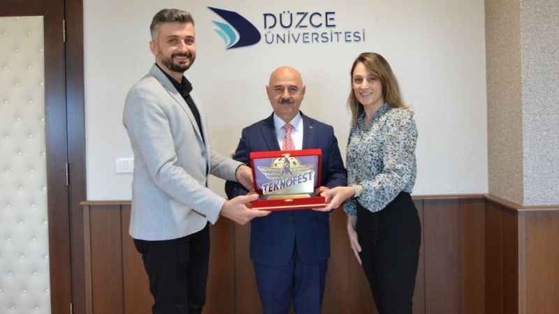 Rektör Sözbir’den TEKNOFEST birincilerine belge