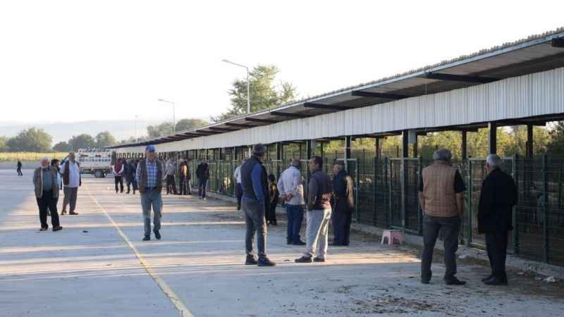 İnegöl hayvan pazarı şap riskine karşı kapatıldı İnegöl hayvan pazarı şap riskine karşı kapatıldı