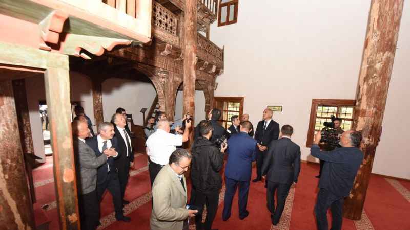 Bakan Ersoy: Mahmut Bey Camii'nde yeni planlamalar yapılacak Bakan Ersoy: Mahmut Bey Camii'nde yeni planlamalar yapılacak