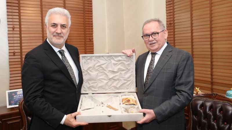 Tamer Karadağlı, Saathane Meydanı'nı inceledi Tamer Karadağlı, Saathane Meydanı'nı inceledi