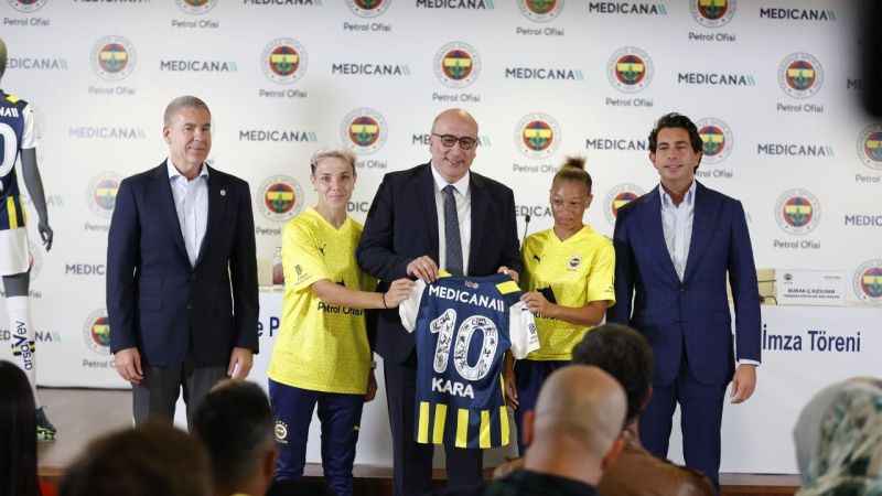 Medicana Sağlık Grubu, Fenerbahçe Kadın Futbol Takımı’nın forma sırt sponsoru oldu