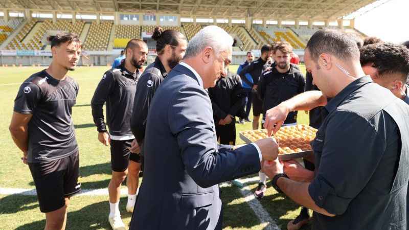 Muş Valisi Çakır, “Muşspor’un tüm maçlarını tribünden takip ediyorum” Muş Valisi Çakır, “Muşspor’un tüm maçlarını tribünden takip ediyorum”