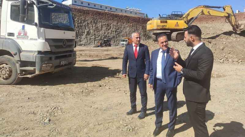 Vali Usta, devlet hastanesi ve halk kütüphanesi inşaatını inceledi Vali Usta, devlet hastanesi ve halk kütüphanesi inşaatını inceledi