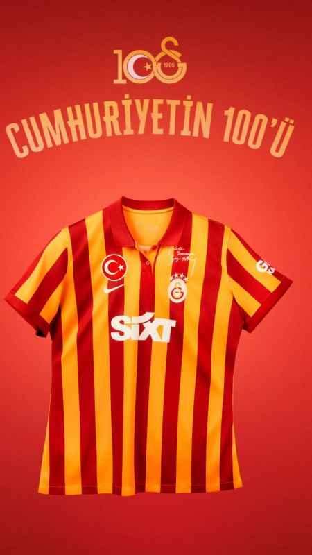 Galatasaray'dan, Cumhuriyet'in 100. yılına özel forma Galatasaray'dan, Cumhuriyet'in 100. yılına özel forma