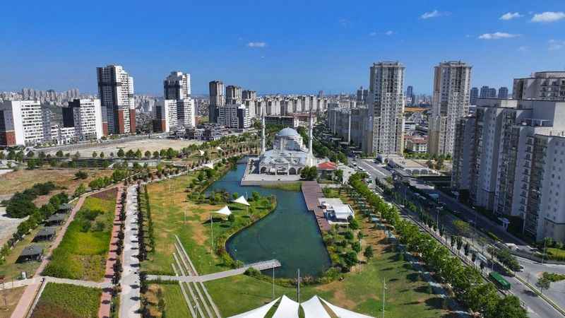 Başakşehir Belediyesi, Bahçeşehir'e yatırımlarını sürdürüyor
