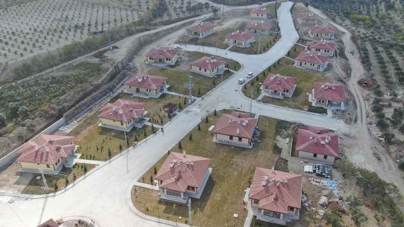 Enkaz kentte depremzedeler, hayal bile edemedikleri evlerine kavuştular Enkaz kentte depremzedeler, hayal bile edemedikleri evlerine kavuştular