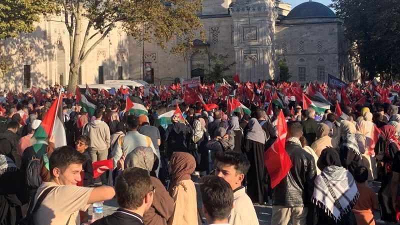 Fatih’te Filistin’e destek yürüyüşü düzenlendi