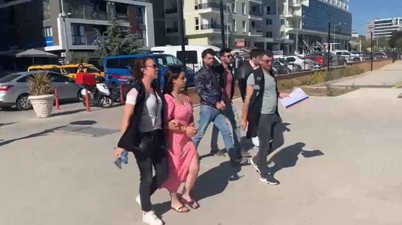Edirne’de göçmen kaçakçısı kadın ve suç ortağı tutuklandı Edirne’de göçmen kaçakçısı kadın ve suç ortağı tutuklandı