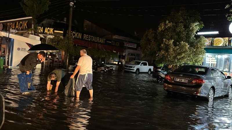 Fethiye'de kuvvetli yağış etkili oldu Fethiye'de kuvvetli yağış etkili oldu