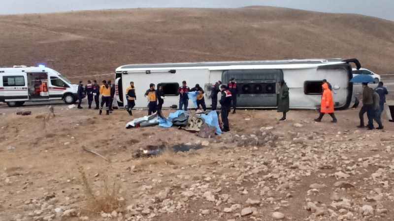 Sivas’ta yolcu otobüs devrildi: 4 ölü, 30 yaralı
