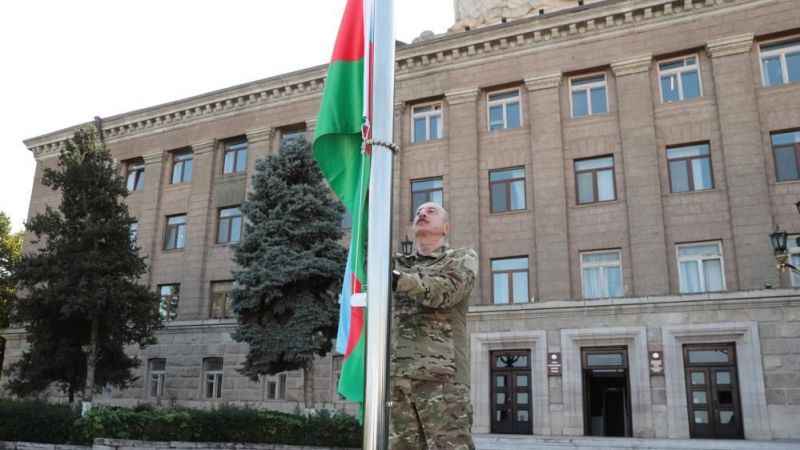 Aliyev, Hankendi ve Hocalı'da Azerbaycan bayrağını göndere çekti Aliyev, Hankendi ve Hocalı'da Azerbaycan bayrağını göndere çekti