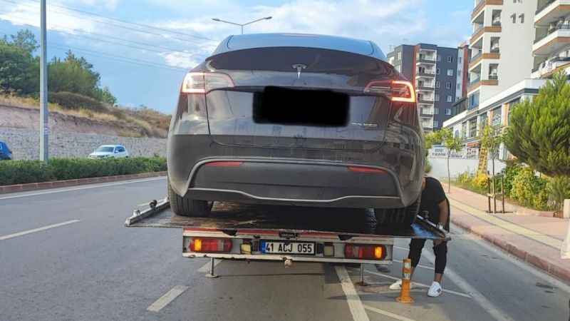 Tesla ile drift atmak pahalıya maloldu